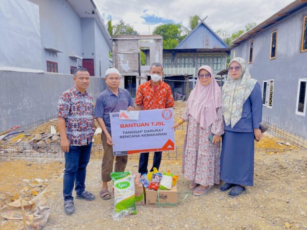 PT Semen Tonasa Bantu Korban Kebakaran di Kampung Batiling