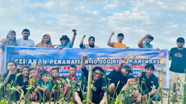 Program TJSL PT Semen Tonasa, Penanaman Mangrove dengan Metode Selongsong Bambu