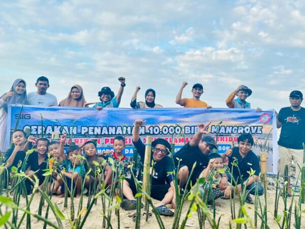 Program TJSL PT Semen Tonasa, Penanaman Mangrove dengan Metode Selongsong Bambu