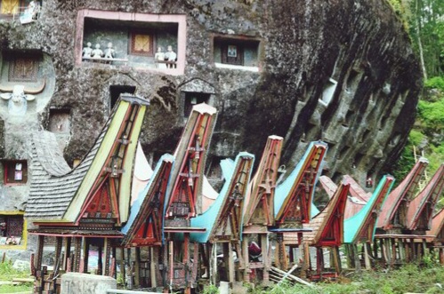 Filosofi Rumah Adat Toraja: Harmoni Antara Manusia dan Alam