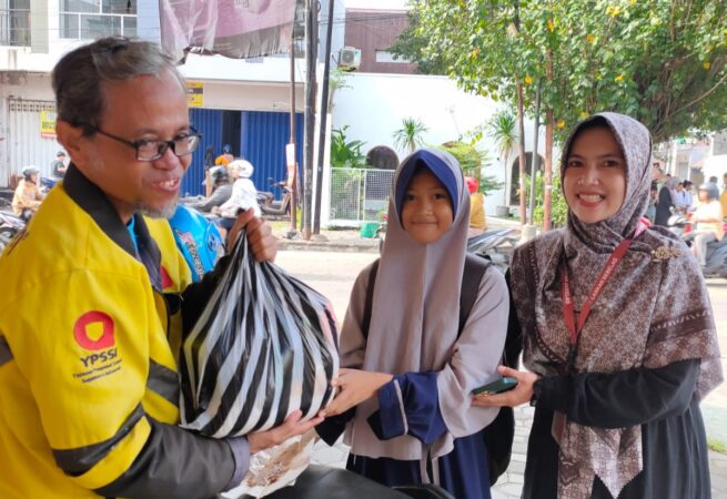 Milad ke-112, SD Muhammadiyah 11 Solo Salurkan Sembako kepada Anak Yatim dan Masyarakat