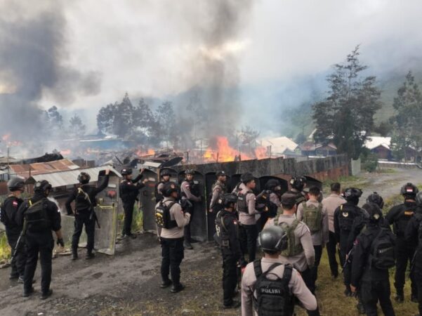 Kericuhan Warnai Pencoblosan di Puncak Jaya, Papua Tengah: Massa Saling Serang dengan Panah