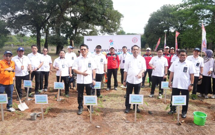 Direktur Utama PT Semen Tonasa Apresiasi Karyawan dalam Upacara HUT ke-56