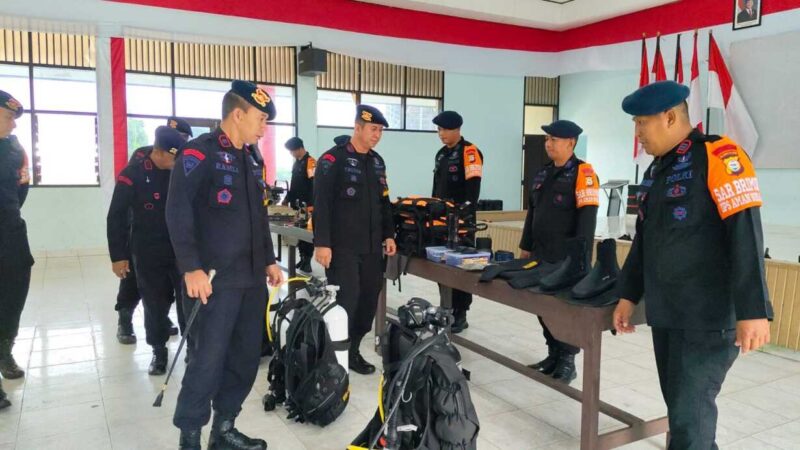 Antisipasi Banjir dan Angin Kencang, Brimob Sulsel Siaga Penuh