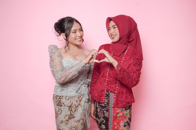 UNESCO Resmi Tetapkan Kebaya sebagai Warisan Budaya Dunia