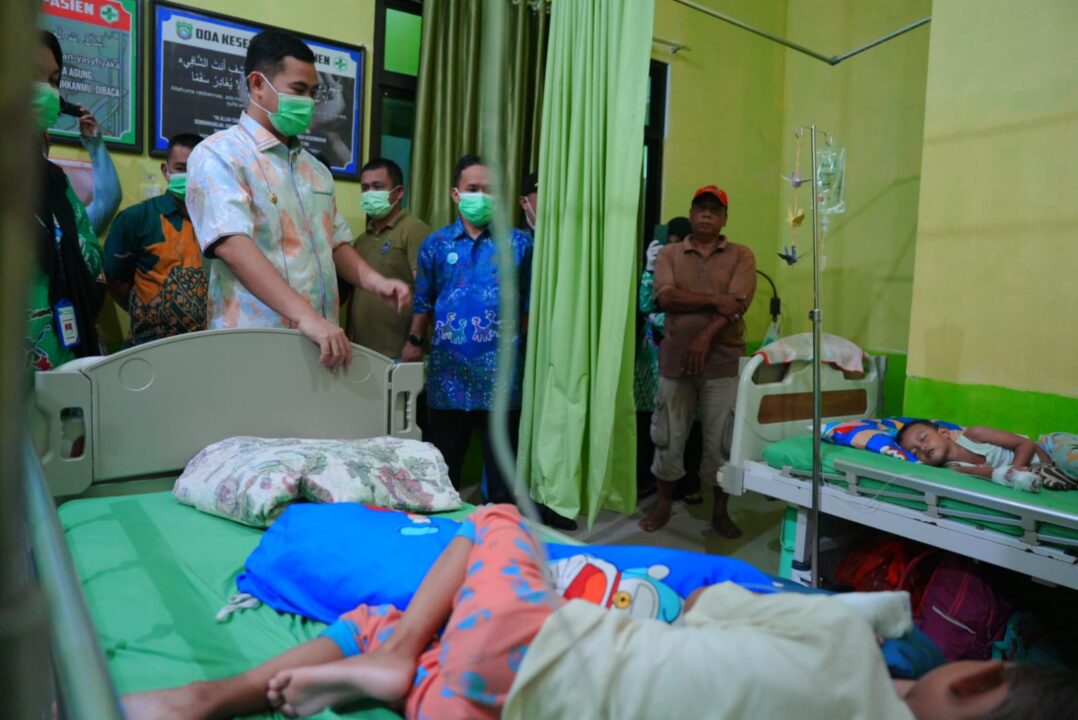 Bupati Pangkep Tinjau Pasien DBD di Puskesmas Bonto Perak