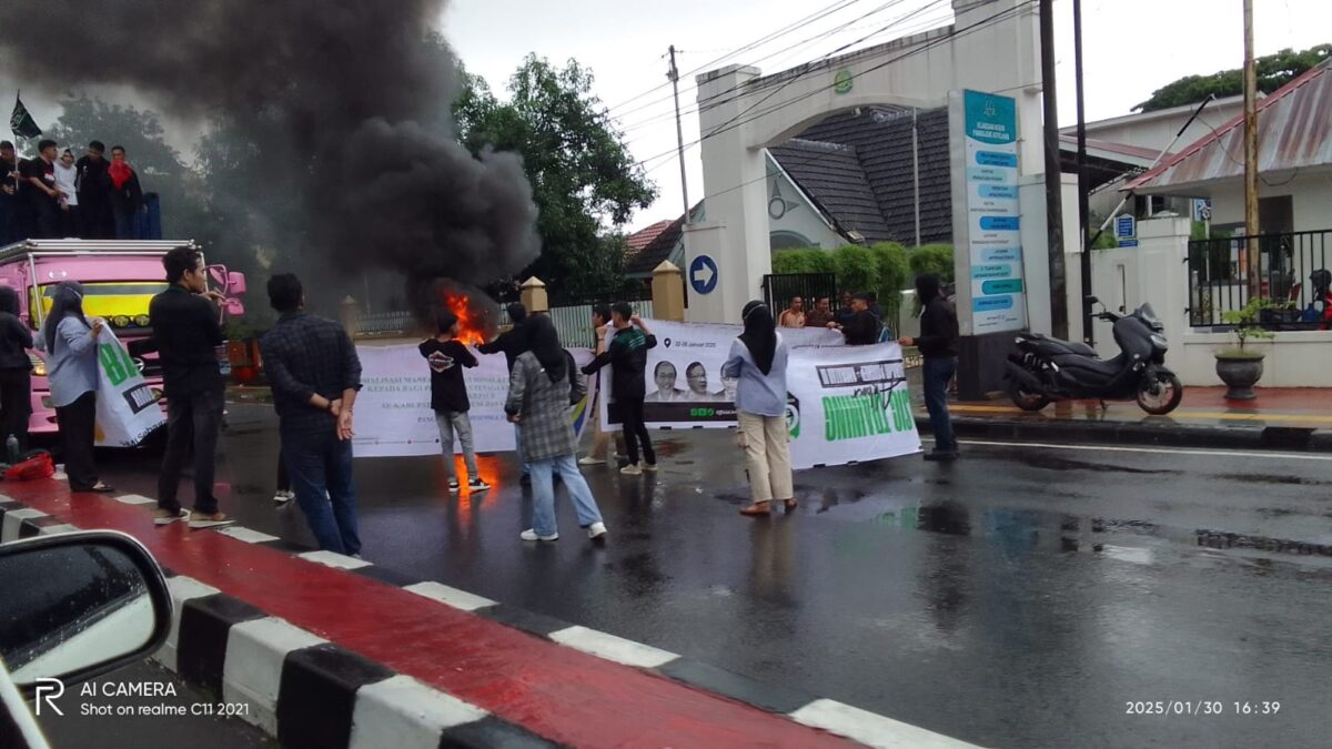 HMI Pangkep Demo Kejari dan Kantor Bupati, Ini Tuntutannya