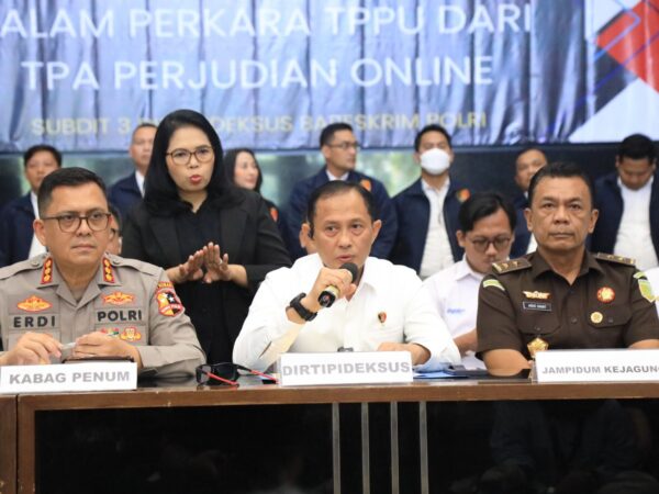 Polisi Sita Hotel Aruss Semarang