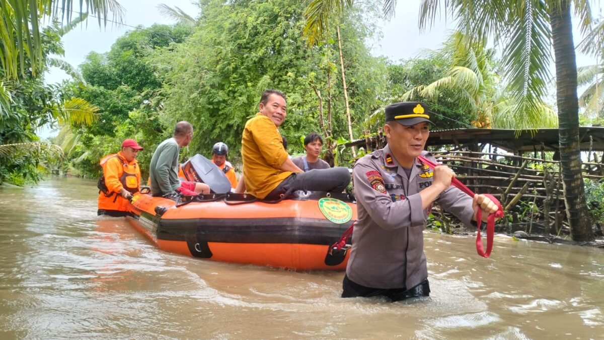 Hujan Deras Guyur NTB, Tim Gabungan Evakuasi Warga Hingga Sore Hari