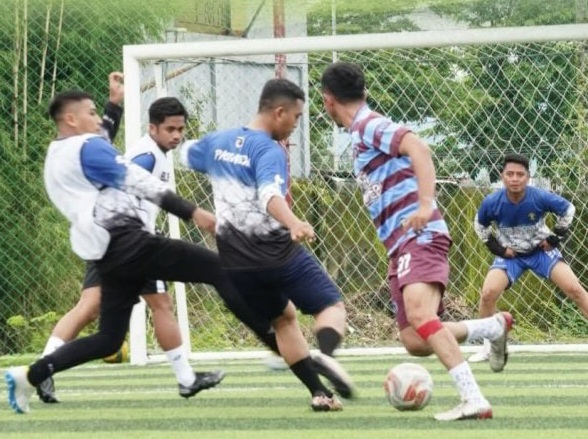 Petugas Rutan Pangkajene Adu Ketangkasan di Mini Soccer