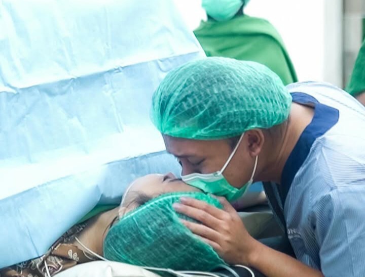Momen Haru! Rizky Febian Setia Dampingi Mahalini Melahirkan Putri Pertama