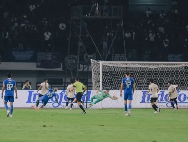 Persib Taklukkan PSM Berkat Gol Tunggal Ciro Alves
