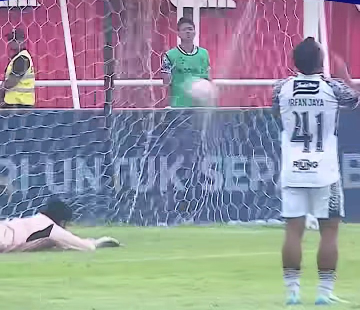 Singo Edan Kalahkan Serdadu Tridatu dengan Skor 1-0