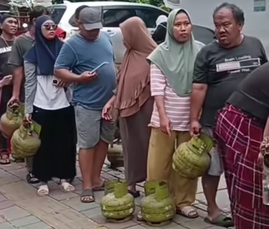 Kelangkaan LPG 3 Kg Picu Antrean, Polda Metro Jaya Kerahkan Satgas Gakkum