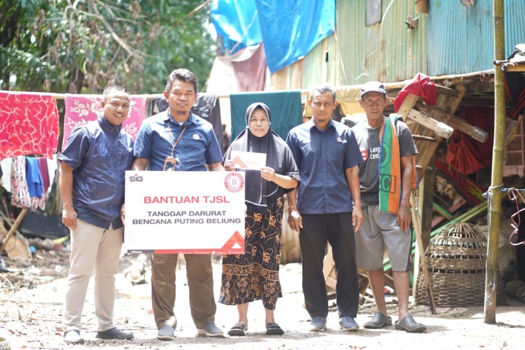 PT Semen Tonasa Hadir untuk Masyarakat, Bantu Perbaikan Rumah Terdampak Bencana