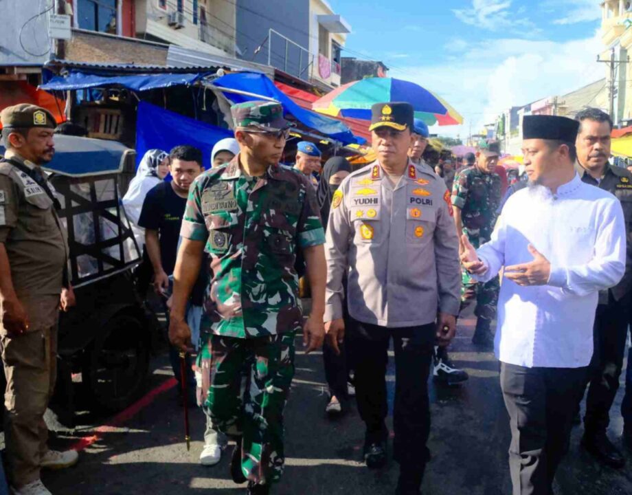 Kapolda Sulsel dan Gubernur Sidak Pasar, Pastikan Harga Stabil