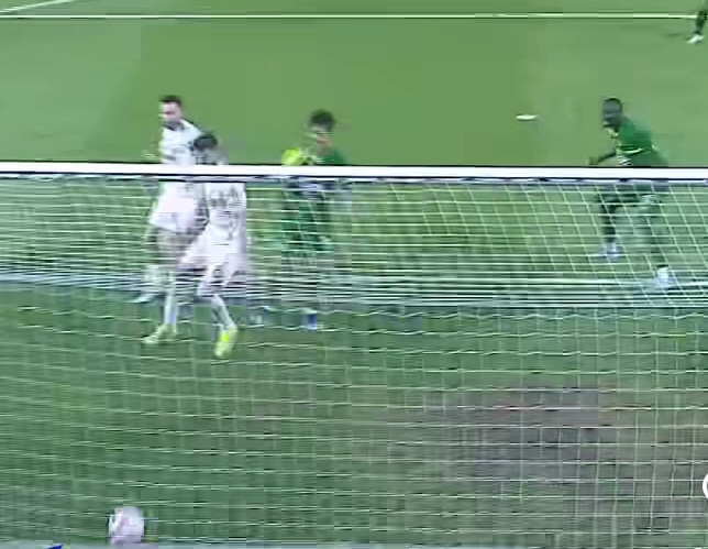 Gol Bunuh Diri Marc Klok Jadi Pembuka Hujan Gol Persebaya atas Persib