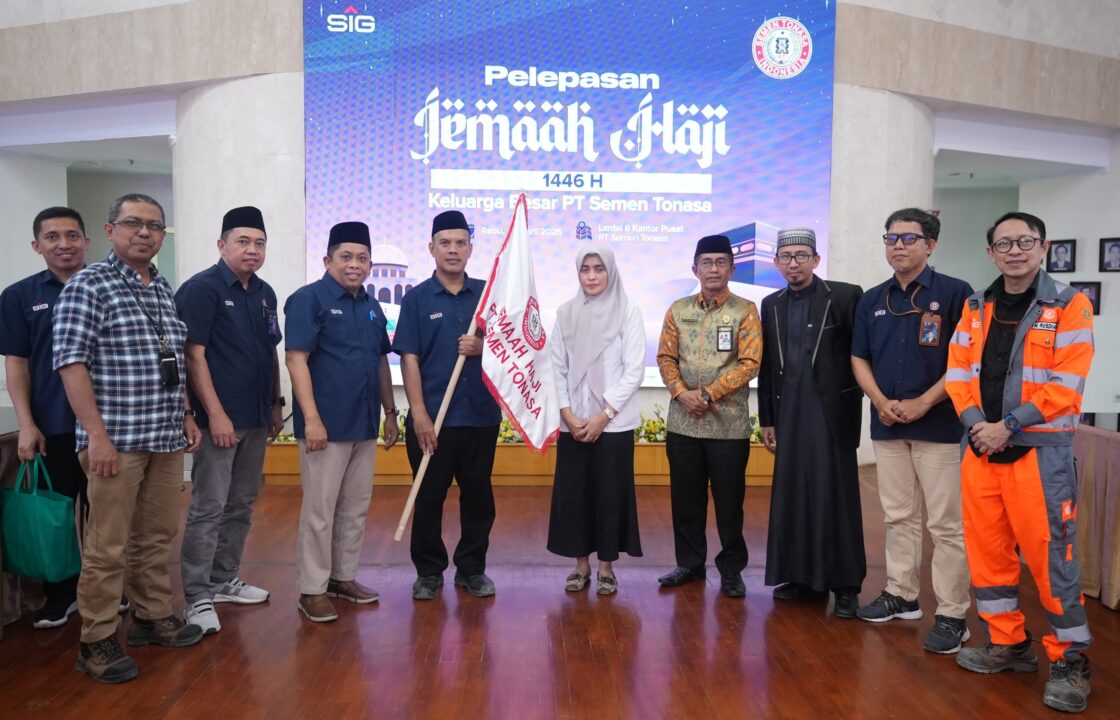 Karyawan dan Purnabakti Semen Tonasa Dilepas Menuju Tanah Suci