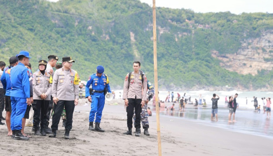 Tiga Wisatawan Terseret Ombak di Parangtritis, Satu Masih Hilang