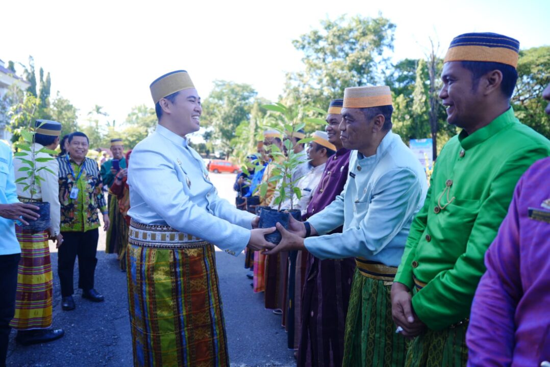 Bupati MYL Pimpin Upacara Hardiknas 2025, Gaungkan Pendidikan Bermutu untuk Semua