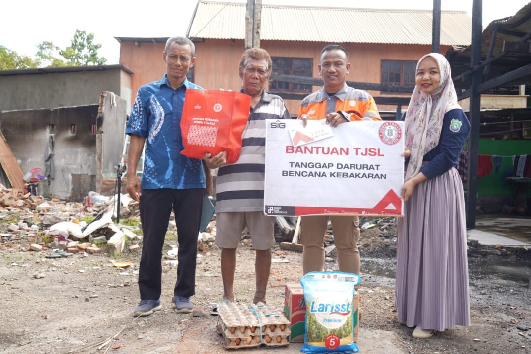 PT Semen Tonasa Salurkan Bantuan untuk Korban Kebakaran di Kampung Balang