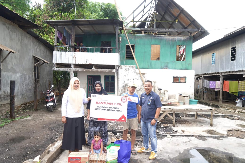 Respons Cepat Semen Tonasa Bantu Warga Pangkep Korban Kebakaran