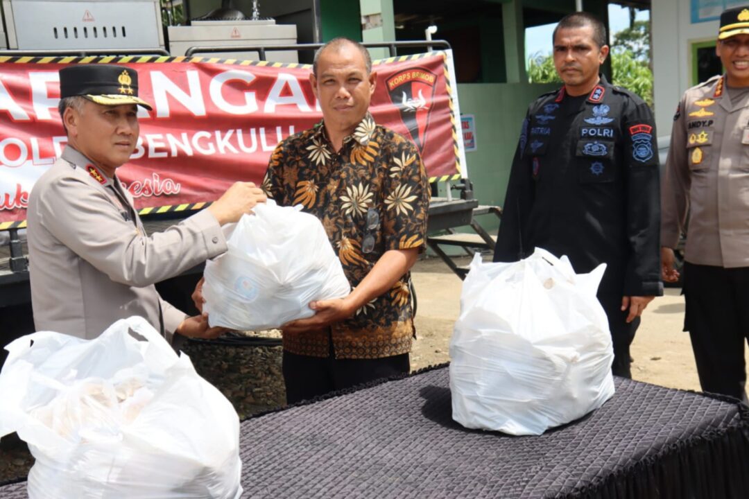 Kapolda Bengkulu Pastikan Dapur Lapangan Siap Layani Warga Korban Gempa