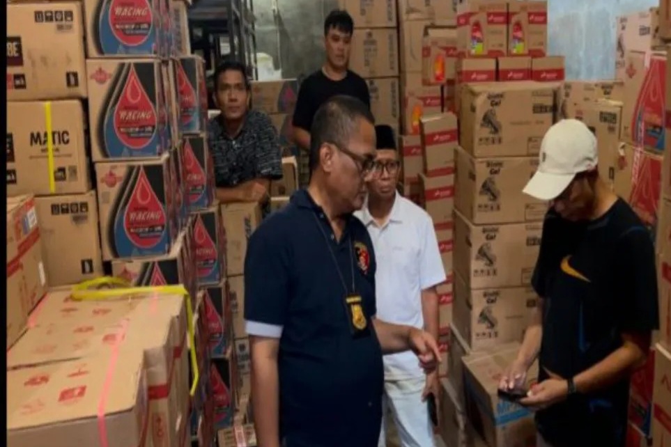 Polda Sulbar Sita 3 Truk Oli Palsu di Polewali Mandar