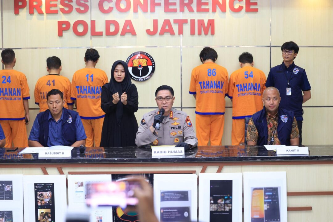 Polisi Ungkap Jaringan Gay Lewat Grup WA "INFO VID"