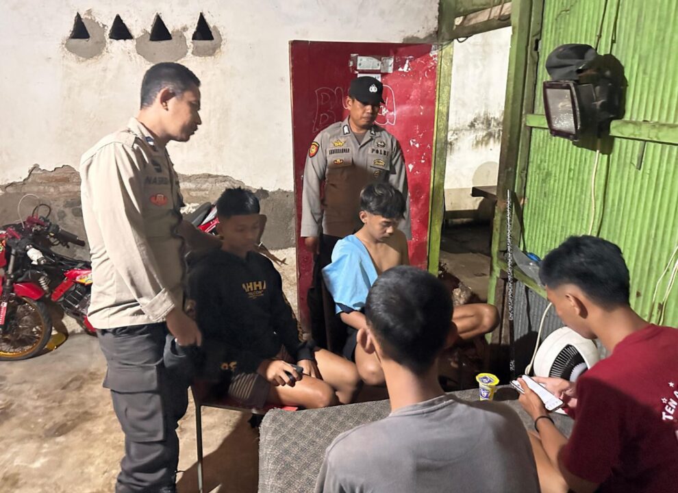 Patroli Malam Polsek Minasatene Cegah Gangguan Kamtibmas dan Ajak Remaja Jaga Lingkungan