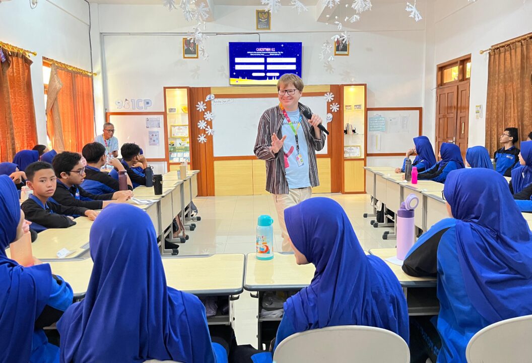 SMP Muhammadiyah PK Gelar One Day with Native, Siswa ICP Belajar Bahasa Inggris dengan Penutur Asli