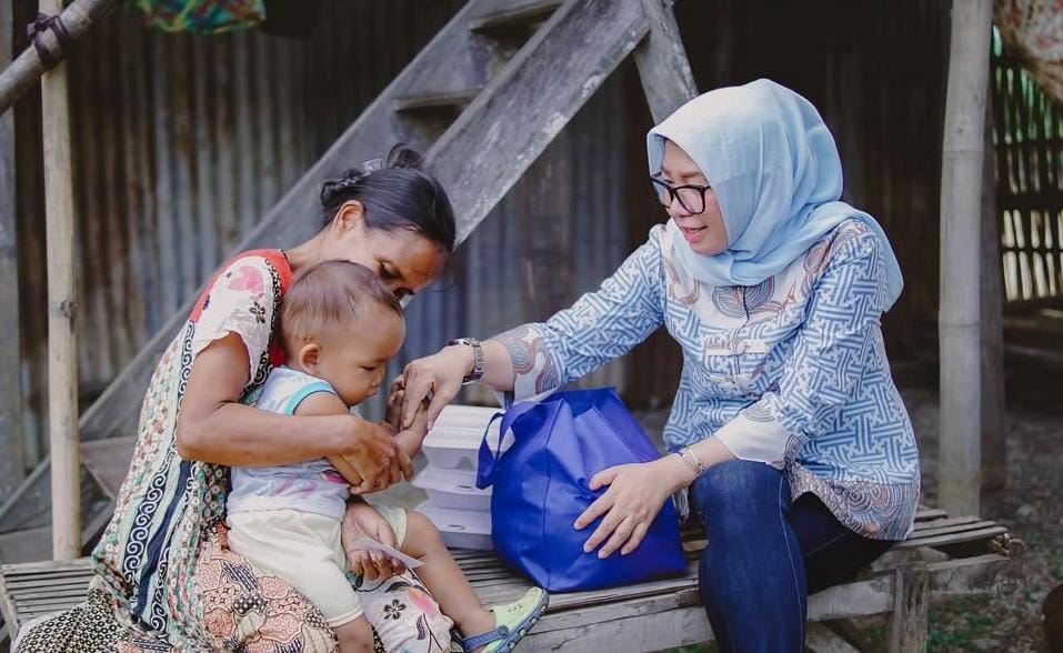 Peduli, Ketua Perempuan Demokrat Pangkep Rayakan HUT Partai Dengan Berbagi