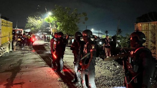 Kereta Api Purwojaya Anjlok di Bekasi, Brimob Gerak Cepat Lakukan Pengamanan