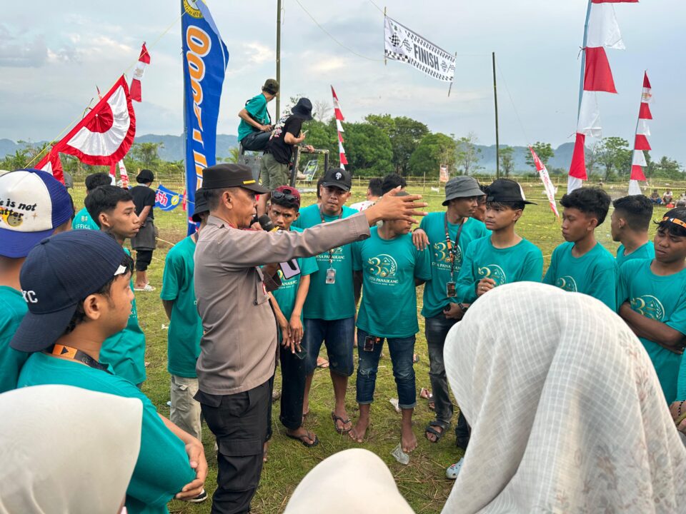 Kapolsek Minasatene Tegaskan Keselamatan di Lomba Cross Taksi Gabah Panaikang