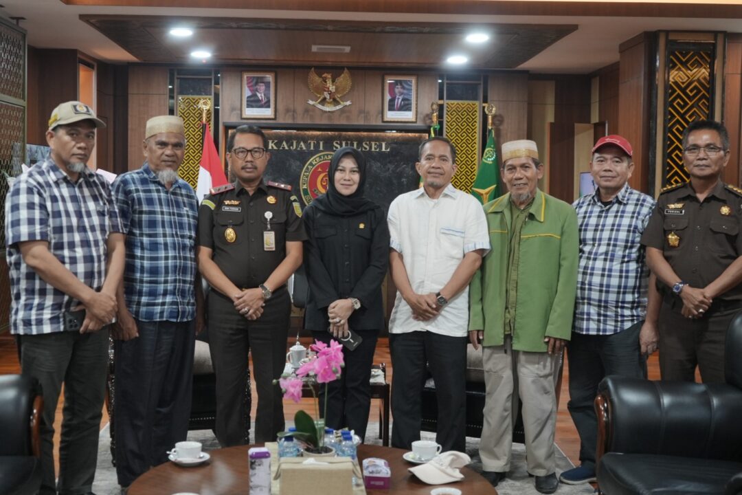 Kajati Sulsel Minta Pemprov Tunda PTDH Dua Guru dari Lutra