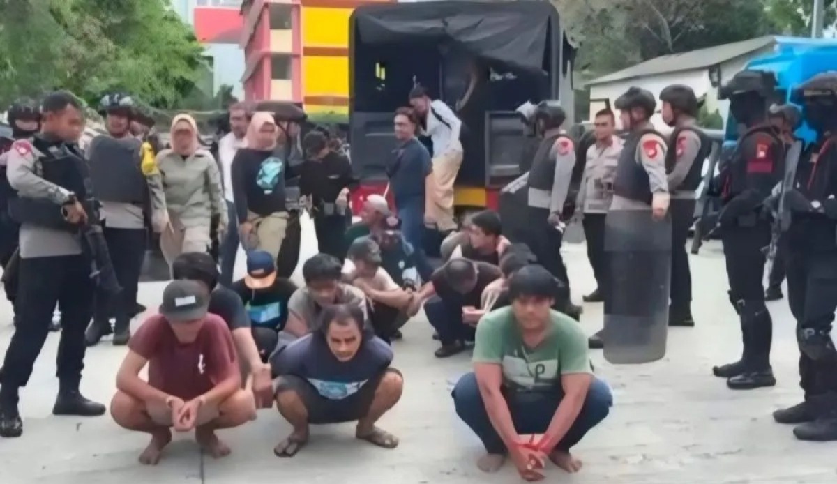 BNN-Brimob Gerebek Kampung Bahari, 18 Orang Diciduk