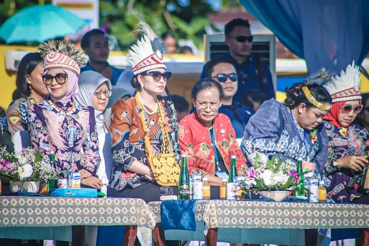 Dorong Ekonomi Perempuan Papua, Selvi Ananda Gibran Salurkan Bantuan Rp2 Miliar