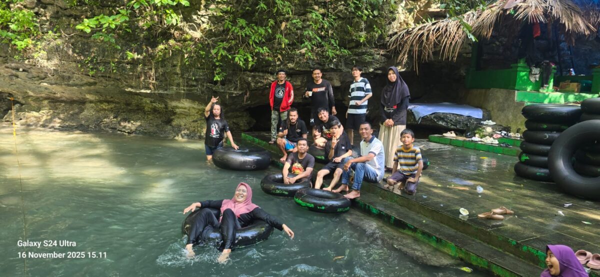 Komunitas KPJ Pangkep Nikmati Segarnya Wisata Alam Leang Lonrong
