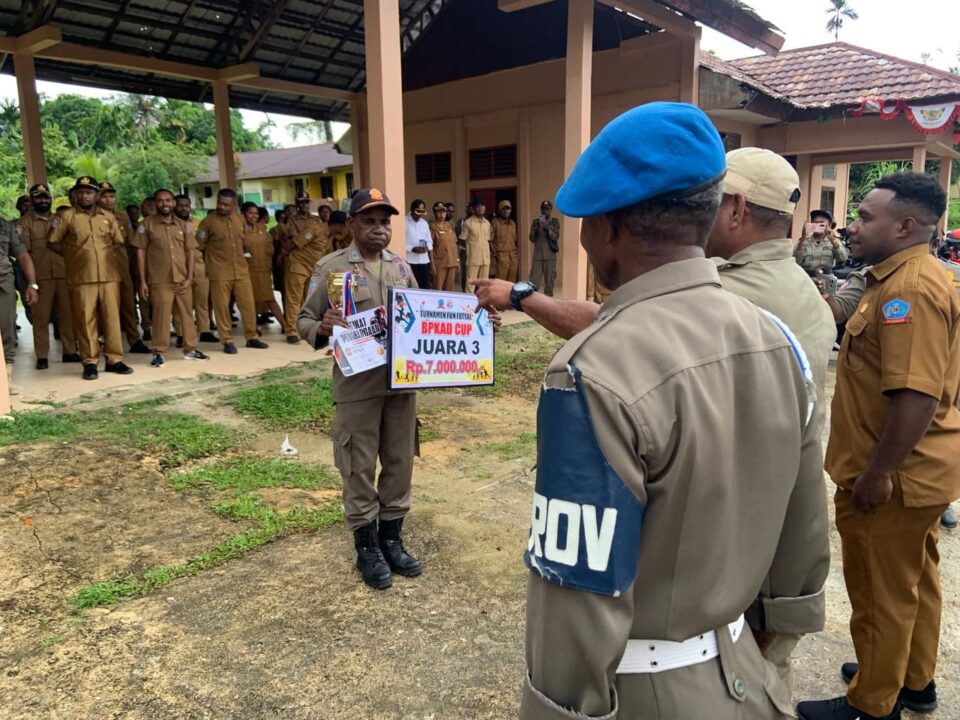 Satpol PP Sorong Selatan Juara 3 Turnamen Futsal BPKAD Cup 2025