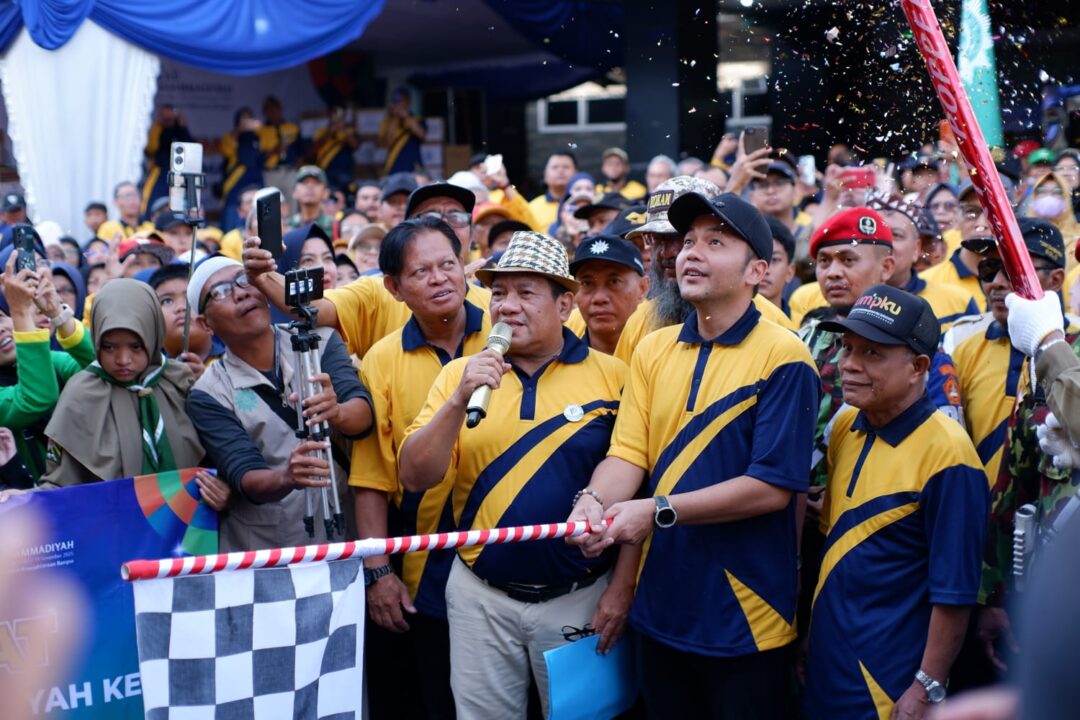 Wali Kota Surakarta, Respati Ardi, Lepas 5.000 Peserta Jalan Sehat Milad 113 Muhammadiyah