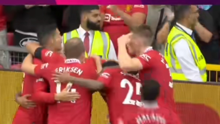 Comeback dan Gol Jarak Jauh, MU Libas Arsenal