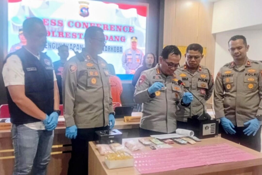 Polresta Padang Ringkus Pengedar Sabu Perempuan