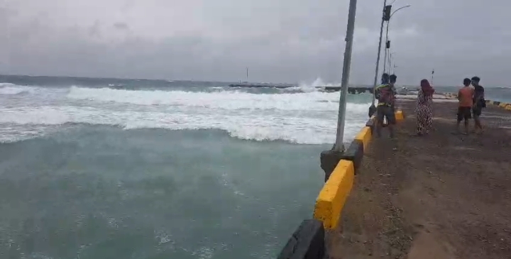 Staf UPP Maccini Baji Hilang Tersapu Ombak di Dermaga Pulau Sailus
