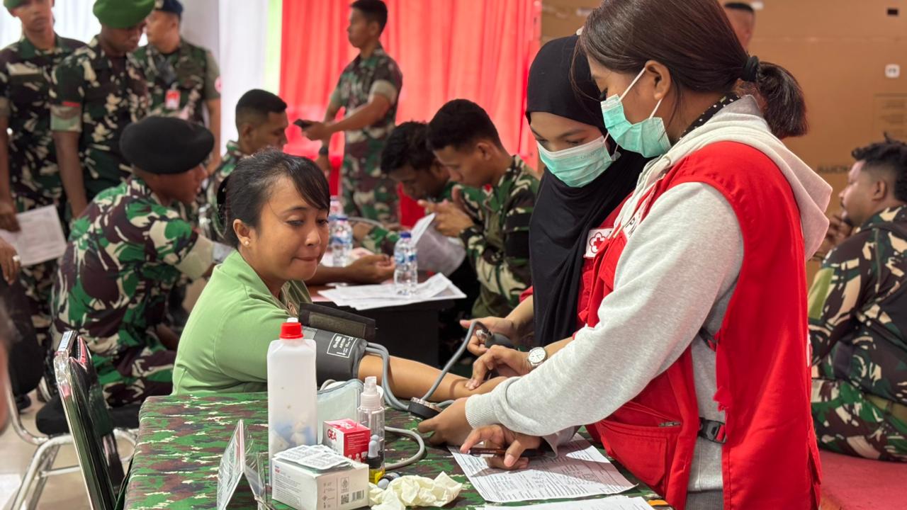 Hut ke-80, Persit KCK Cabang XXXV Kodim 1710/Mimika Gelar Donor Darah