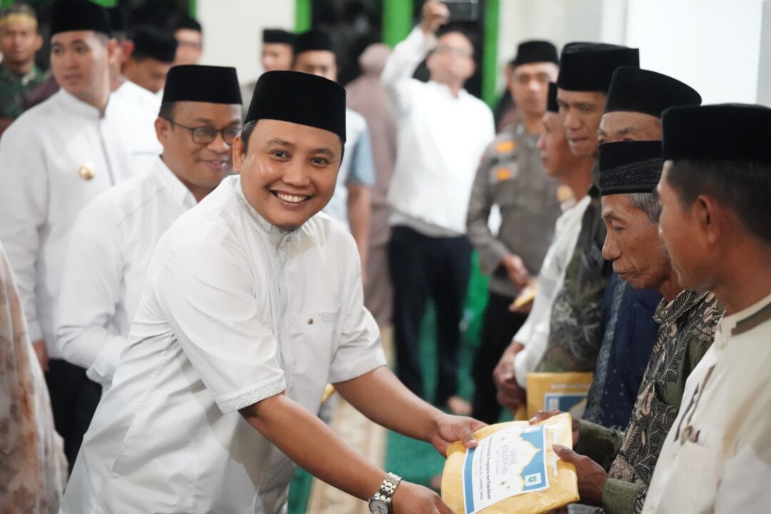 PT Semen Tonasa Salurkan Bantuan Masjid Lewat Safari Ramadan