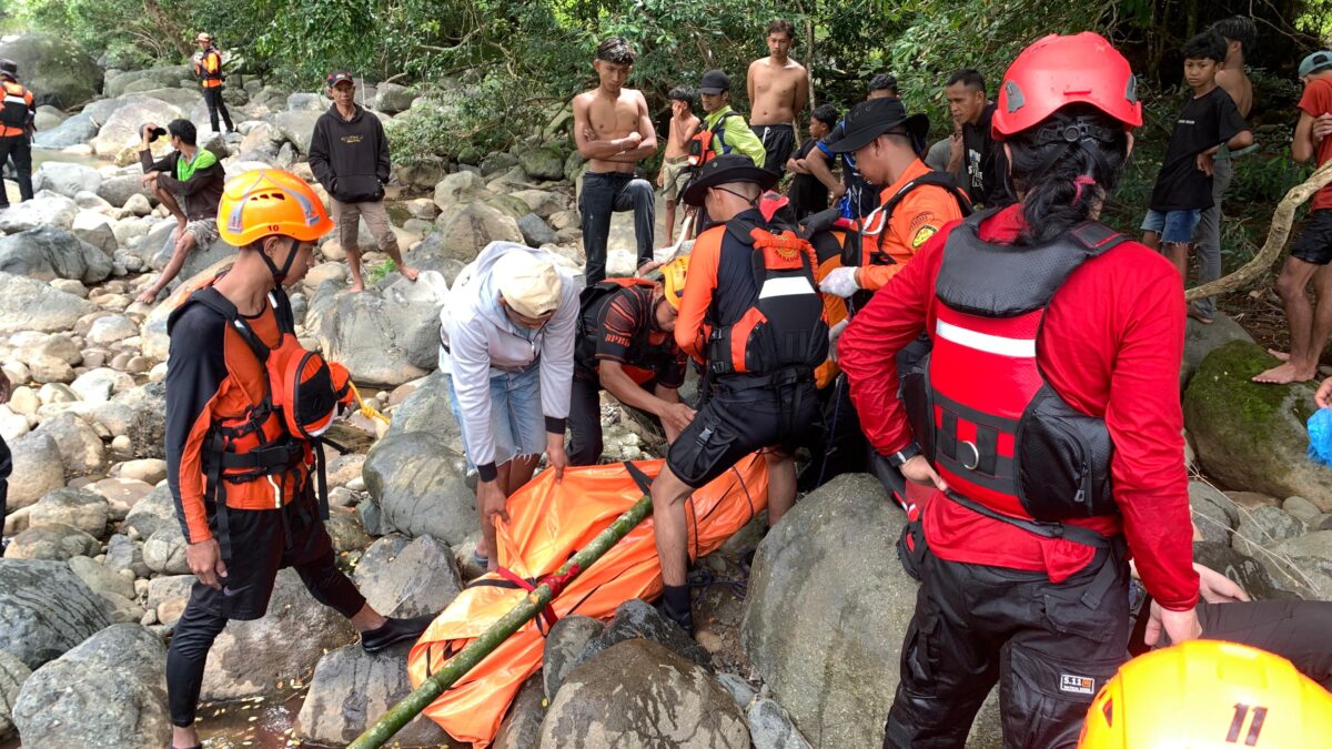 Basarnas Makassar Temukan Satu Korban di Sungai Kalimborang Maros