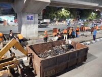 Camat Rappocini Turun Tangan Bersihkan Drainase Pettarani