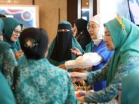 Booth TP PKK Makassar Diserbu Pengunjung di HKG PKK Nasional, Produk UMKM Laris Manis