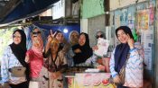 Melinda Aksa Pimpin Sosialisasi Door to Door, Ajak Warga Makassar Pilah Sampah dari Rumah