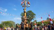 Asal Usul Panjat Pinang: Dari Tradisi Kolonial hingga Menjadi Simbol Perayaan Kemerdekaan